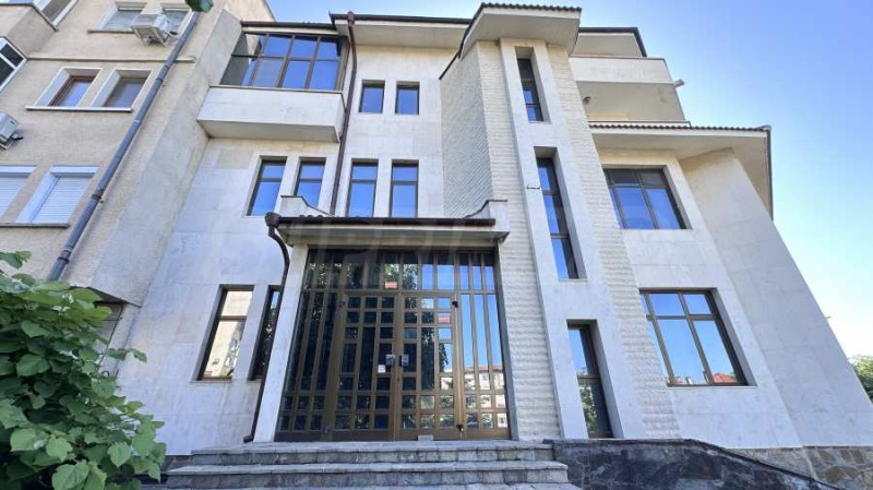 Дава под нем  Пром. помещение, област Пловдив, гр. Карлово • 4 000 € • ID 64485018 — holmes.bg - [1] 