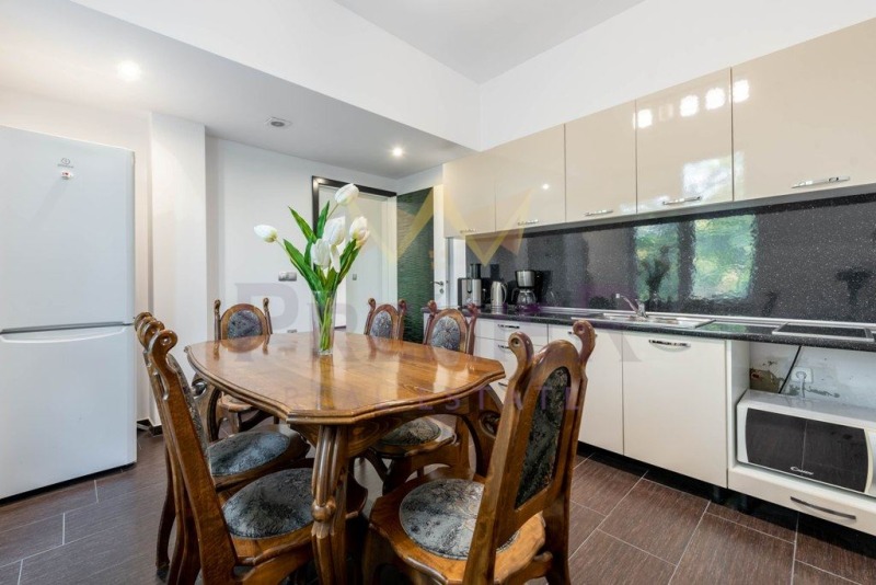 De inchiriat  2 dormitoare Varna , Țentâr , 110 mp | 41975283