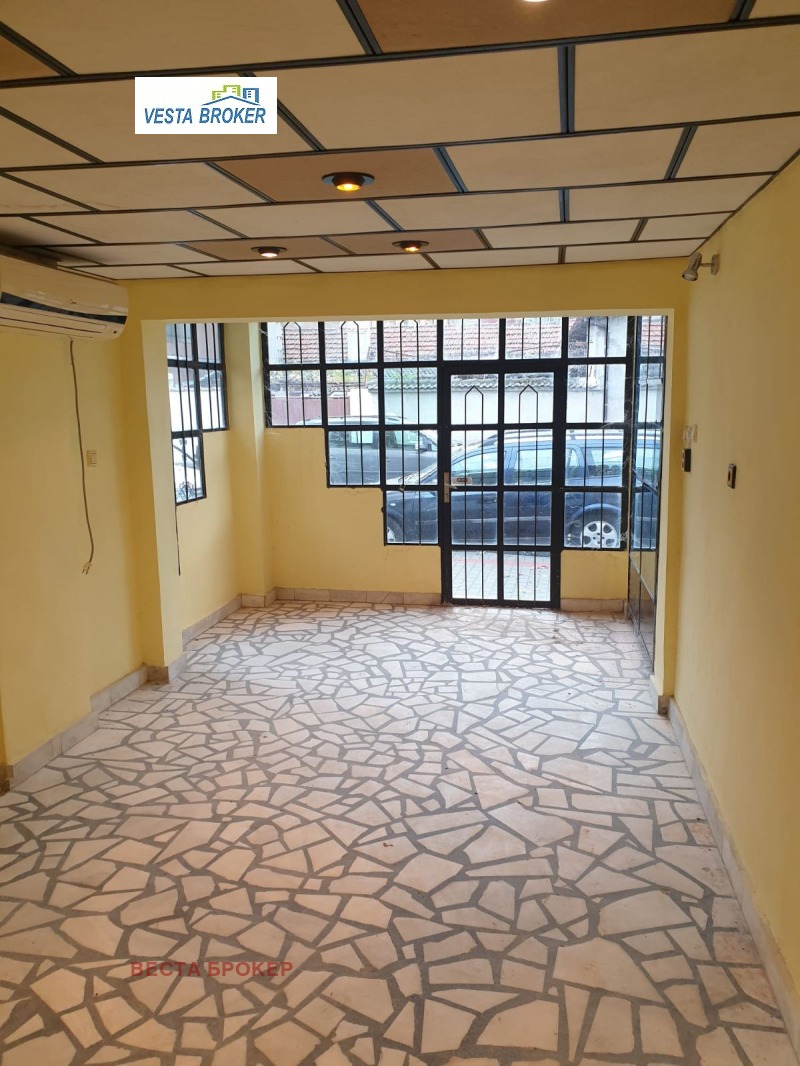 Дава под Наем МАГАЗИН в град Кърджали, Център - 60 кв.м / 180 € » 352.05 лв., ВЕСТА БРОКЕР