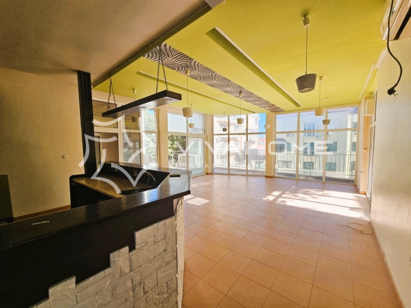 Издаје се  Бар; кафић Варна , Бриз , 147 м2 | 45625051