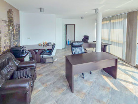 Toimisto Tsentar, Burgas
