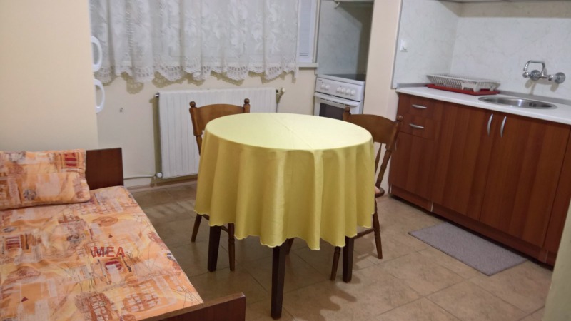 De inchiriat  1 dormitor Pleven , Șiroc țentâr , 56 mp | 51055089