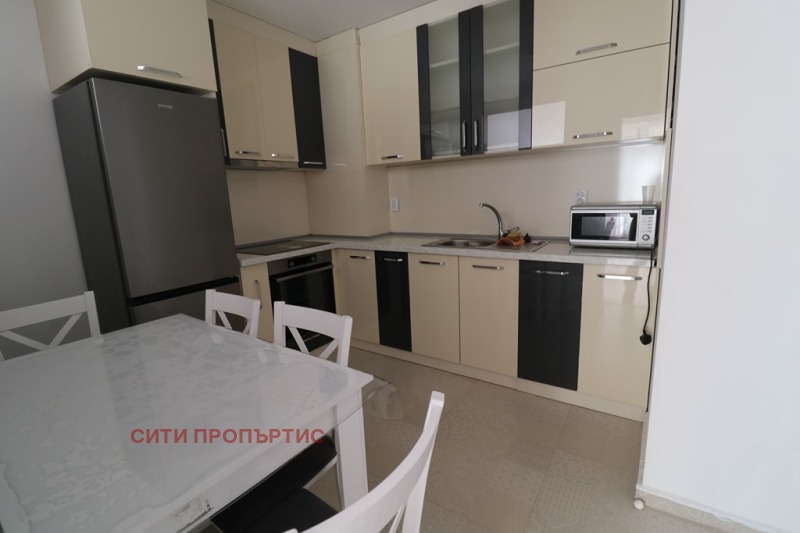 Дава под нем  3-стаен, град Благоевград, Освобождение •  306 EUR • ID 61658363 — holmes.bg - [1] 