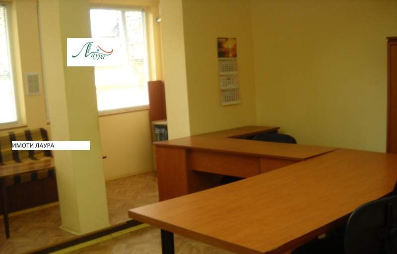 Дава под наем  Офис град Шумен , Център , 20 кв.м | 50050262