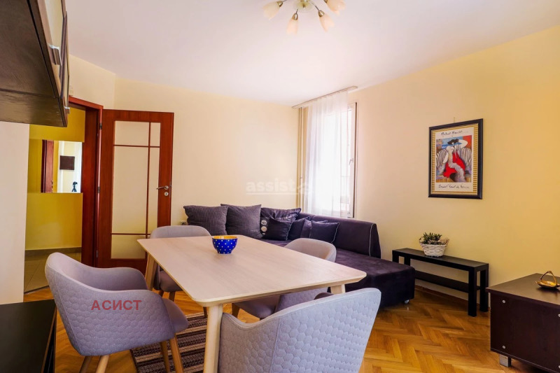 Дава под наем 3-СТАЕН, гр. София, Хладилника