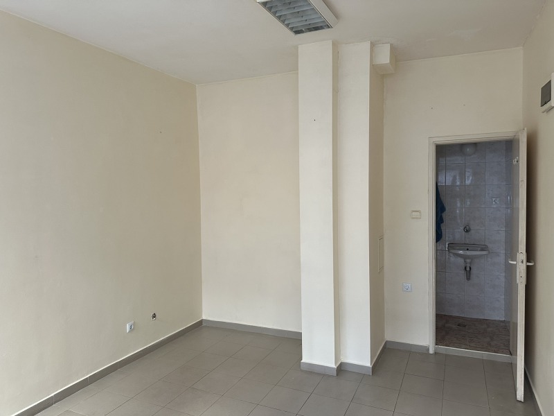 Da affittare  Ufficio Burgas , Vazragdane , 17 mq | 42541801