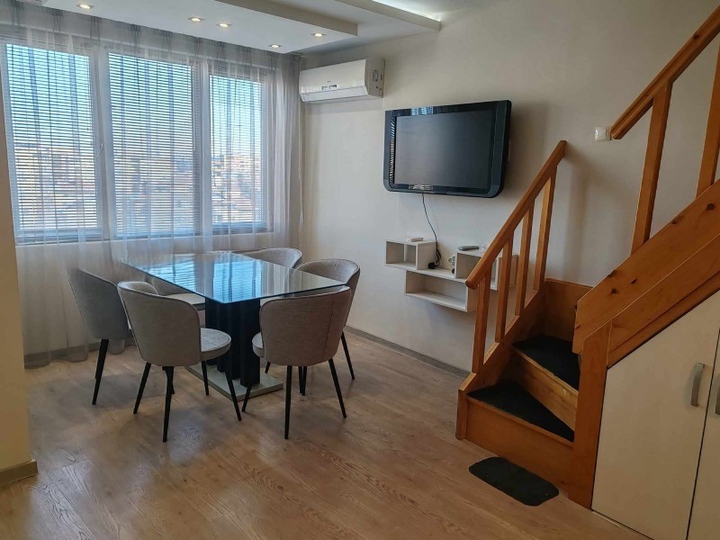 En renta  2 dormitorios Plovdiv , Tsentar , 140 metros cuadrados | 73270862