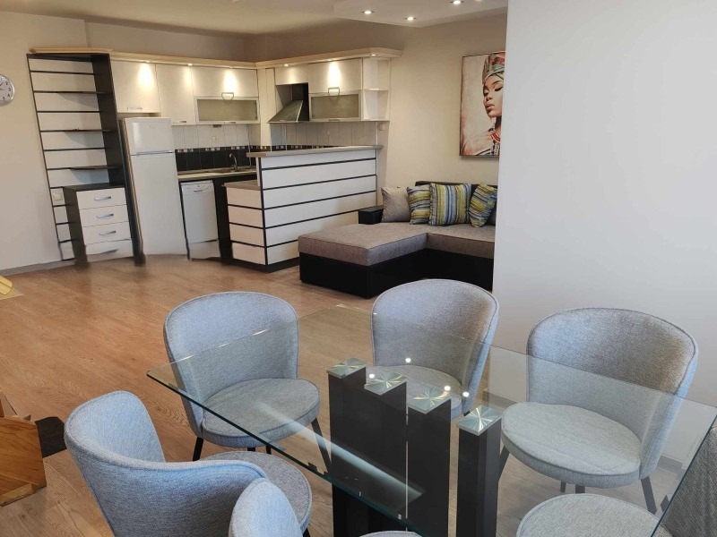 En renta  2 dormitorios Plovdiv , Tsentar , 140 metros cuadrados | 73270862 - imagen [2]