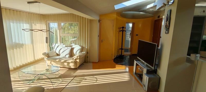 A louer  2 chambres Sofia , Stoudentski grad , 197 m² | 28543857