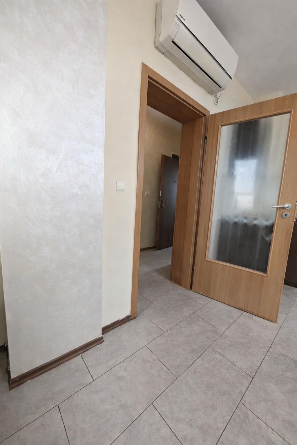 Дава под наем 2-СТАЕН, гр. София, Бенковски, снимка 4 - Апартаменти - 55307077