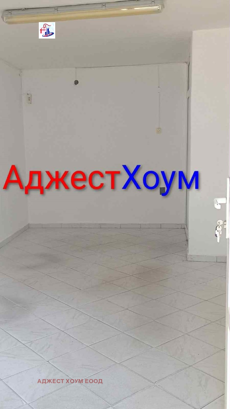 Дава под Наем МАГАЗИН в град Шумен, Математическа гимназия - 24 кв.м / 230.08 € » 450 лв., АДЖЕСТ ХОУМ ЕООД