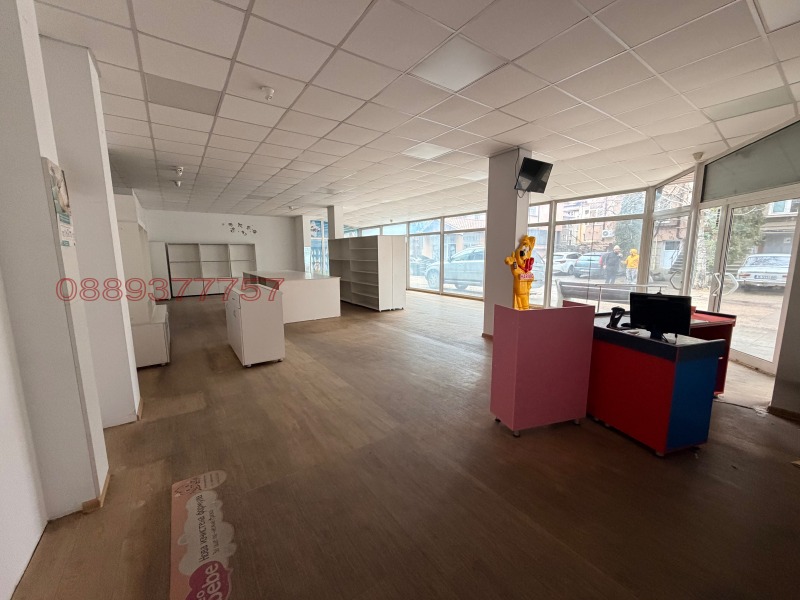 Дава под наем МАГАЗИН, гр. Монтана, Идеален център, снимка 2 - Магазини - 53439879