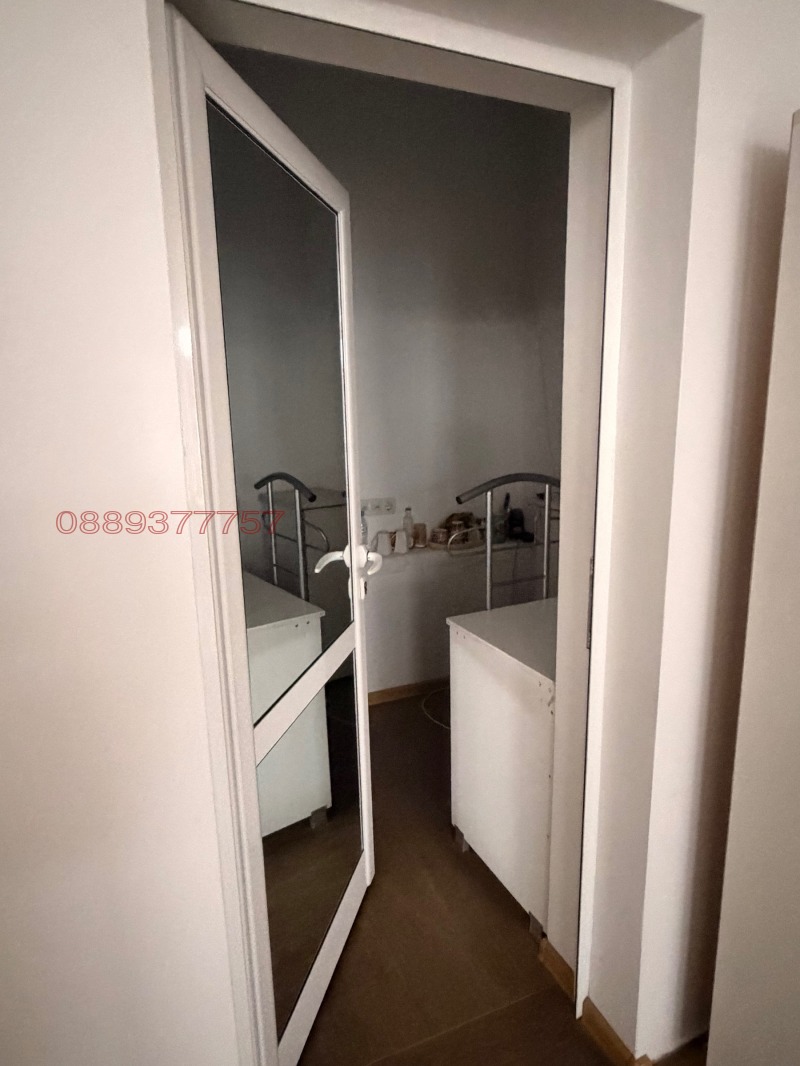 Дава под наем МАГАЗИН, гр. Монтана, Идеален център, снимка 11 - Магазини - 53439879