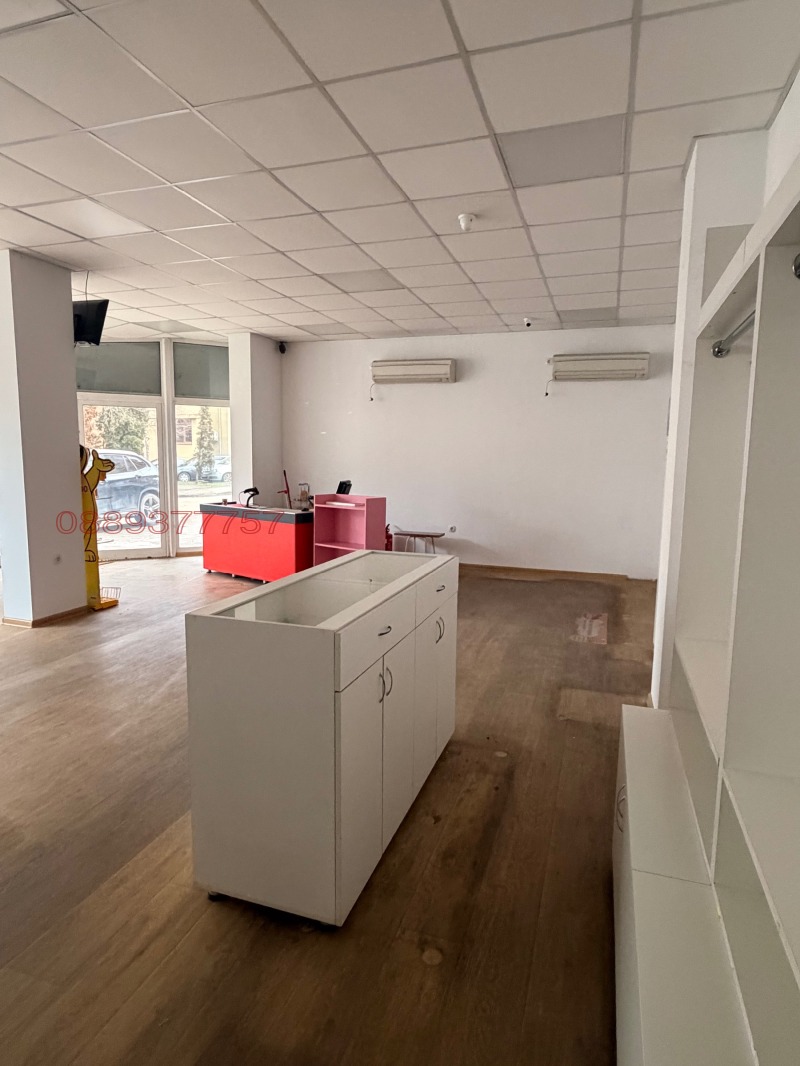 Дава под наем МАГАЗИН, гр. Монтана, Идеален център, снимка 3 - Магазини - 53439879