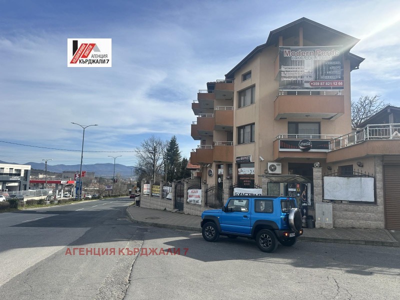 Дава под Наем МАГАЗИН в град Кърджали, Център - 40 кв.м / 250 € » 488.96 лв., АГЕНЦИЯ КЪРДЖАЛИ 7