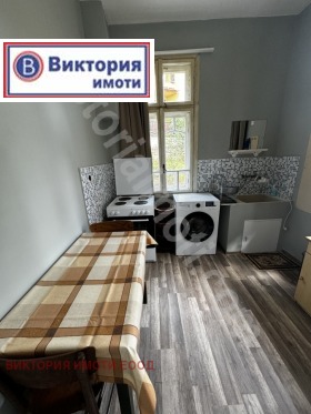 Кућа Центар, Велико Тарново 3