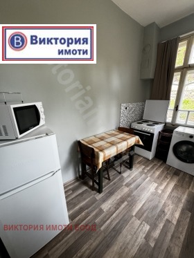 Кућа Центар, Велико Тарново 4