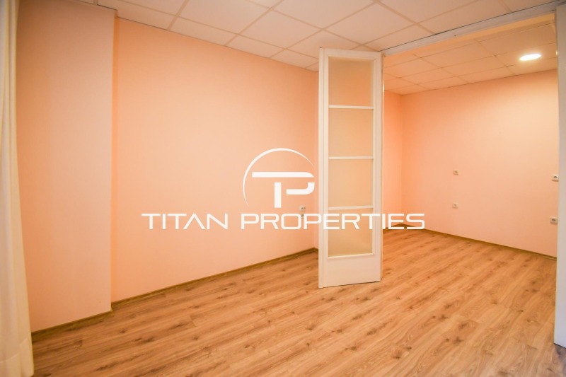 Дава под нем  2-стаен, град София, Докторски паметник •  499 EUR • ID 39200392 — holmes.bg - [1] 