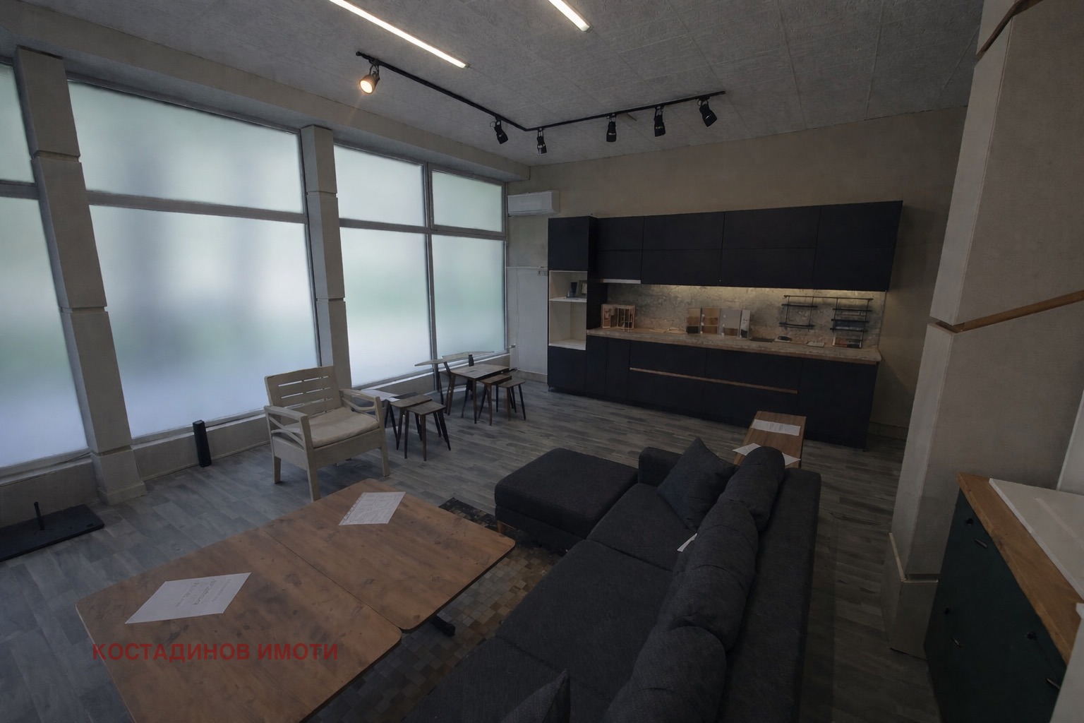 Дава под наем МАГАЗИН, гр. Пловдив, Център, снимка 2 - Магазини - 54129480