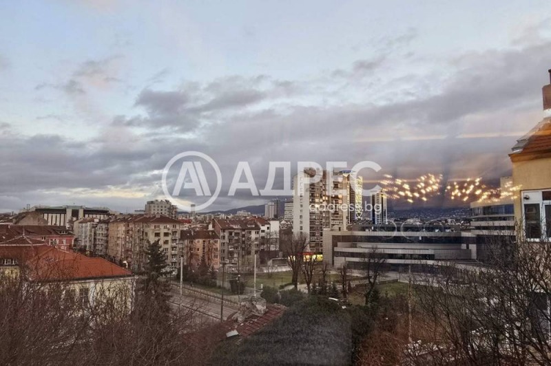 Дава под нем  3-стаен, град София, Център • 2 000 EUR • ID 69366060 — holmes.bg - [1] 
