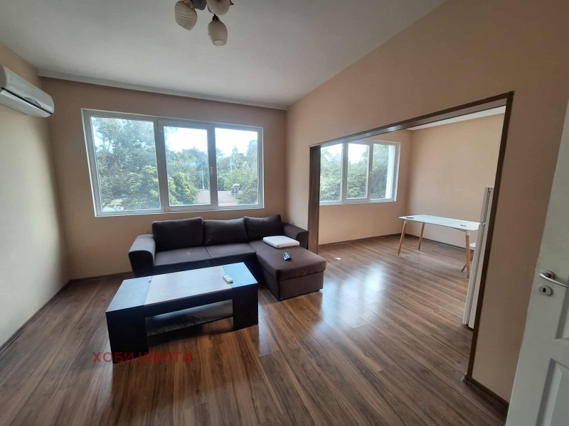Te huur  2 slaapkamers Plovdiv , Kjutsjuk Parizj , 105 m² | 67458189