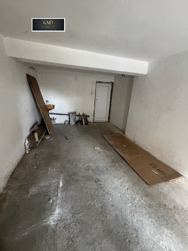 Дава под наем ГАРАЖ, ПАРКОМЯСТО, гр. Плевен, Идеален център, снимка 2 - Гаражи и паркоместа - 52977356