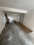 Дава под наем ГАРАЖ, ПАРКОМЯСТО, гр. Плевен, Идеален център, снимка 2