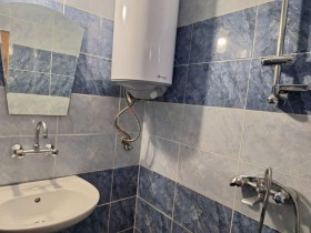 1 chambre Vazrajdane, Bourgas 4