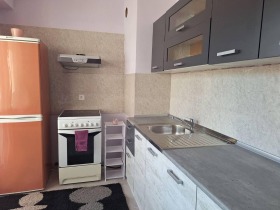 1 chambre Vazrajdane, Bourgas 1
