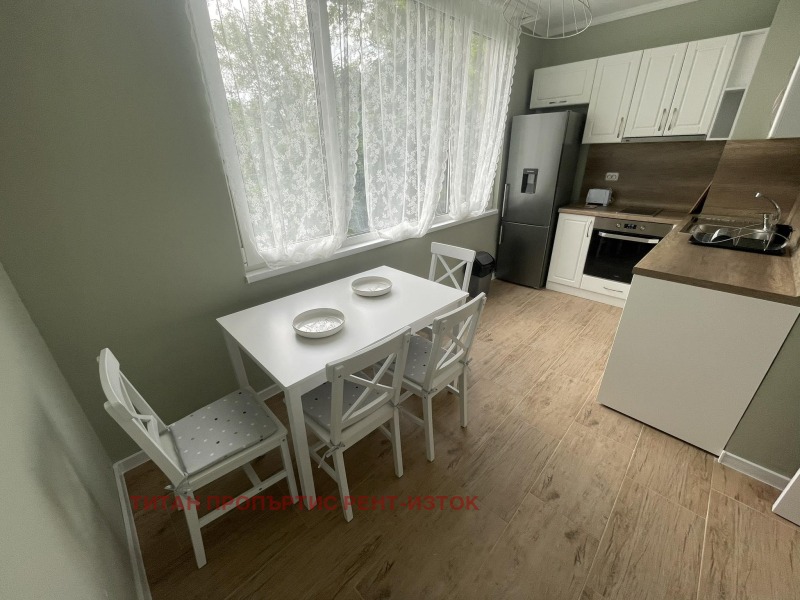 Te huur  1 slaapkamer Burgas , Lazur , 70 m² | 73448659