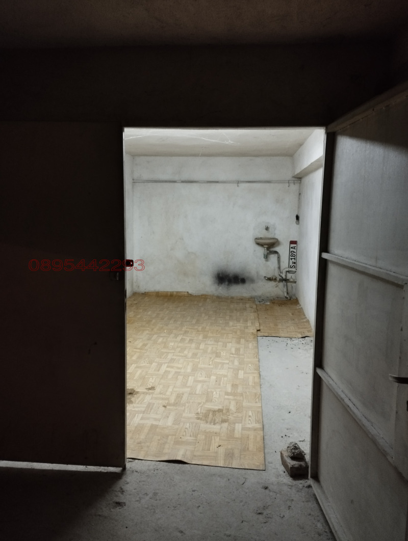 Дава под наем ГАРАЖ, ПАРКОМЯСТО, гр. Стара Загора, Център, снимка 4 - Гаражи и паркоместа - 52778815