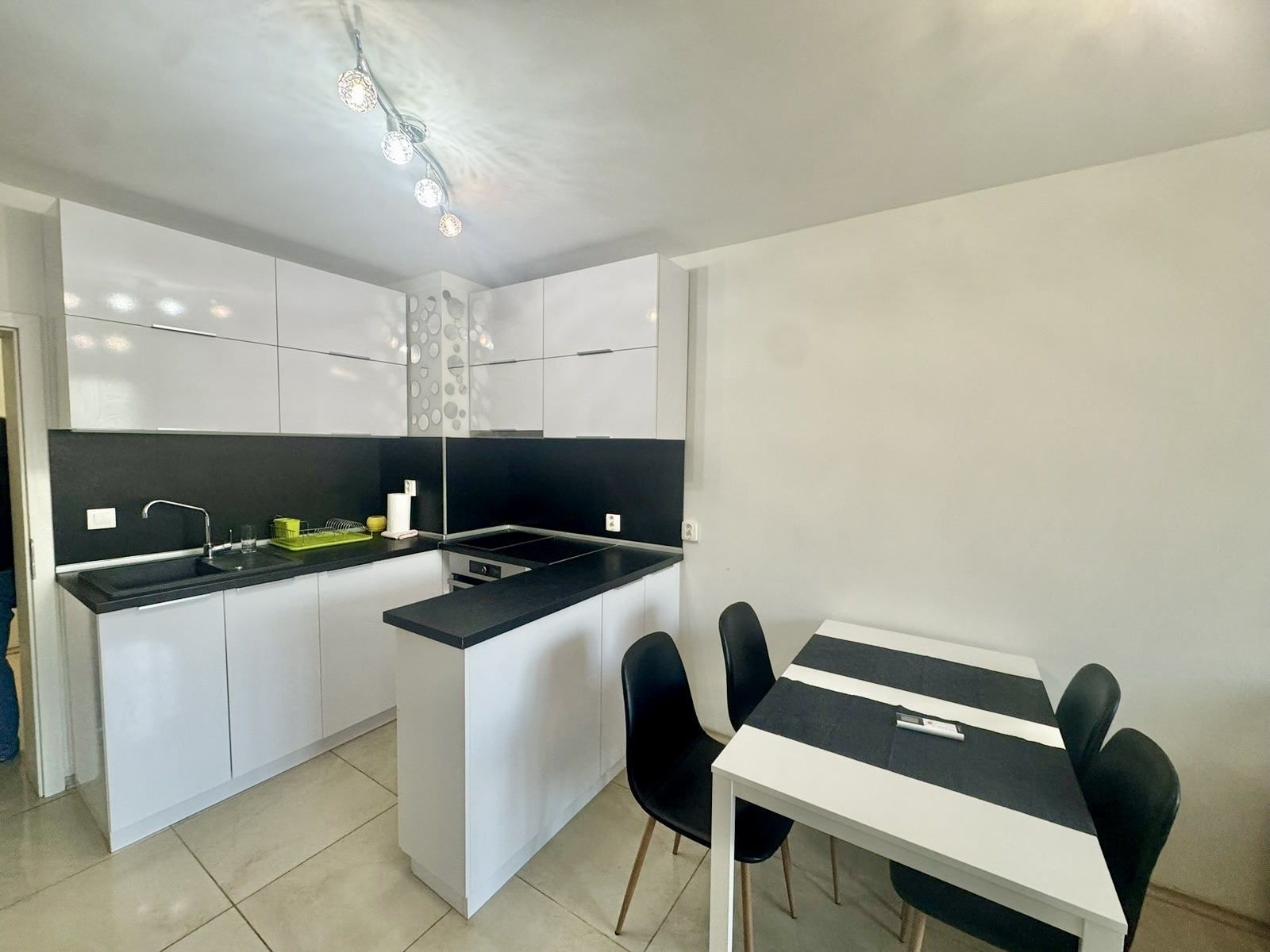 Дава под наем 2-СТАЕН, гр. София, Белите брези, снимка 2 - Апартаменти - 54048660