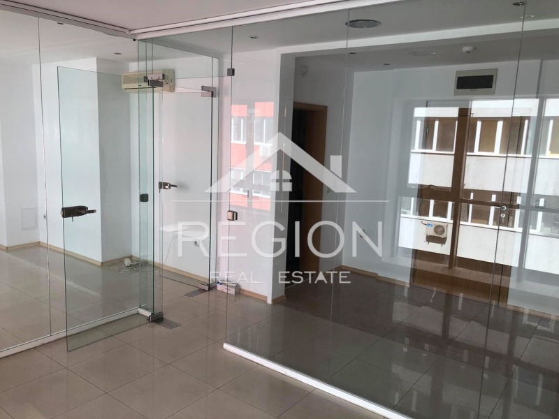 Дава под Наем ОФИС в град Варна, Лятно кино Тракия - 84 кв.м / 700 € » 1 369.08 лв., РЕГИОН ИМОТИ