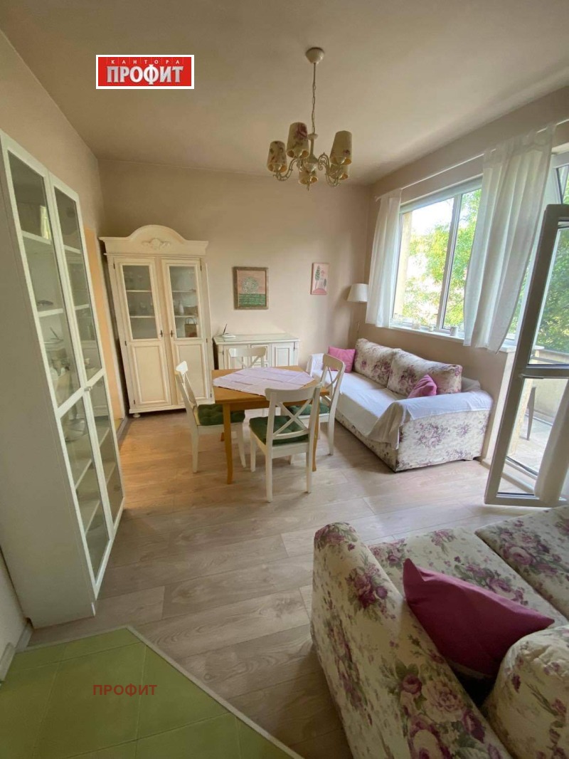 Zu vermieten  2 Schlafzimmer Plowdiw , Zentar , 70 qm | 23660487