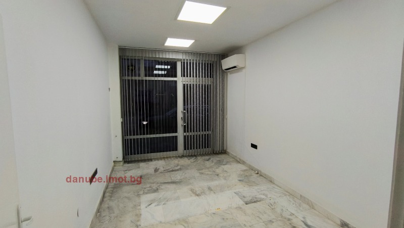 Kiadó  Üzlet Ruse , Centar , 50 négyzetméter | 36968785