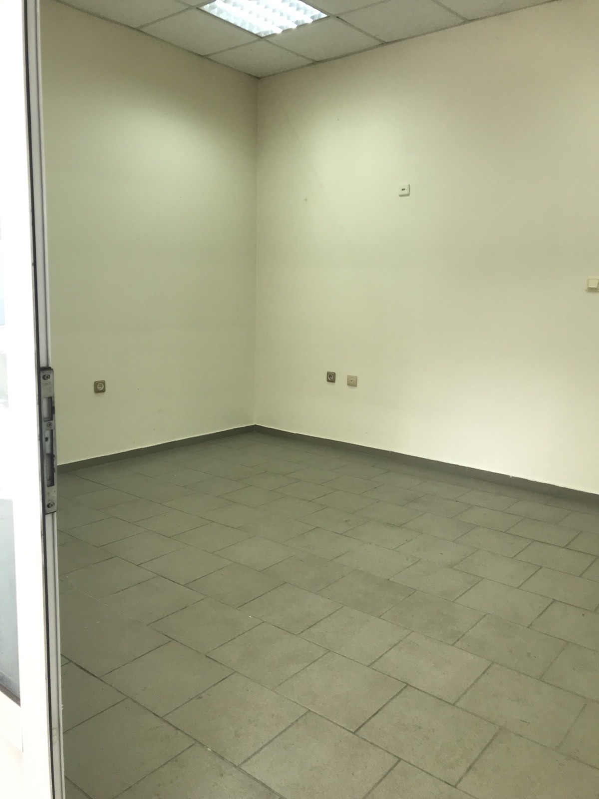 Дава под наем МАГАЗИН, гр. Русе, Център, снимка 2 - Магазини - 53643551