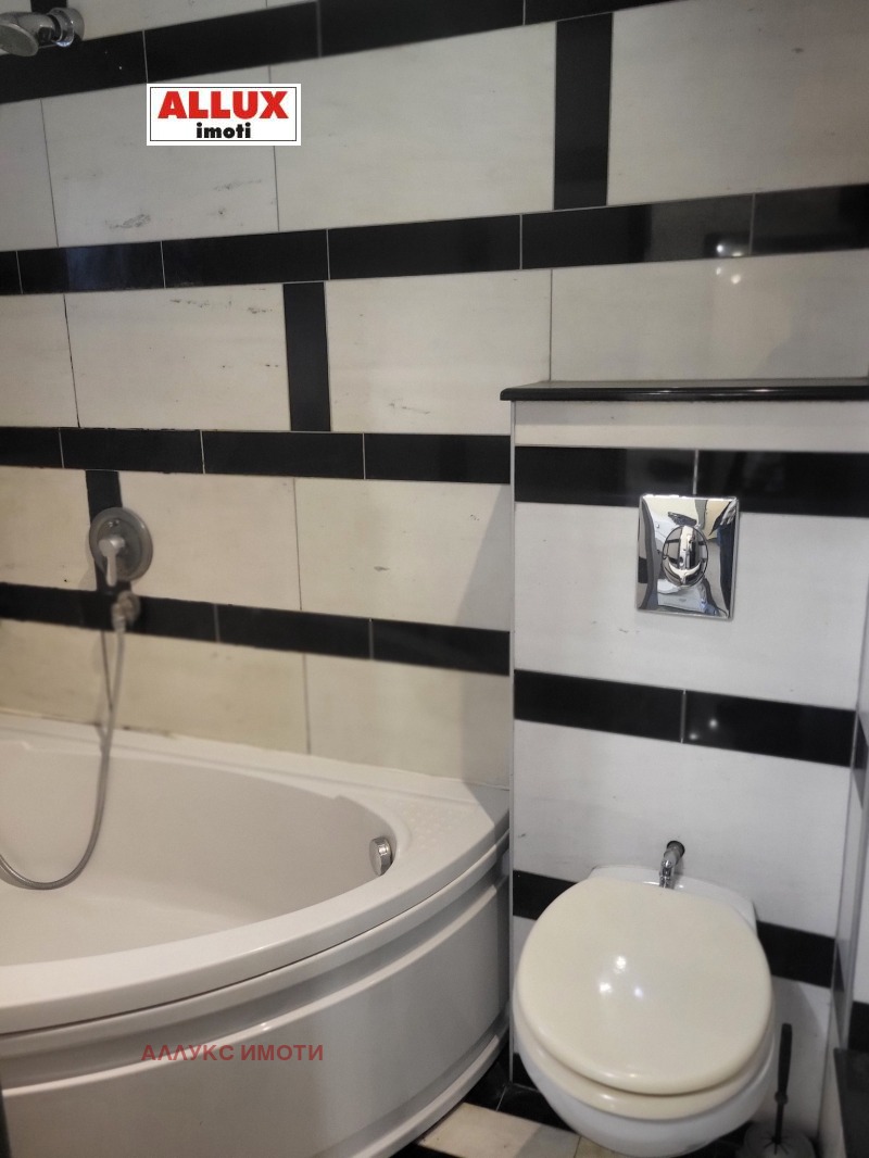 Do wynajęcia  Piętro domu Ruse , Szirok centar , 100 mkw | 89327641 - obraz [3]