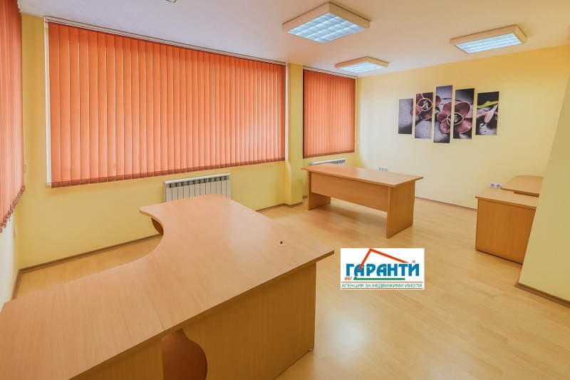 Da affittare  Ufficio Plovdiv , Karshiiaka , 60 mq | 97346887 - Immagine [2]