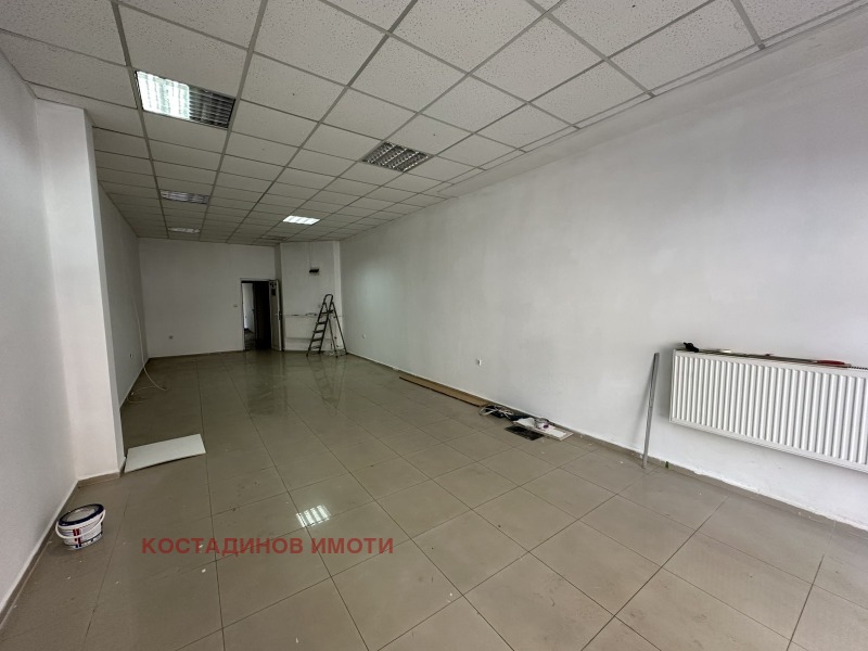 En renta  Comercio Plovdiv , Karshiyaka , 100 metros cuadrados | 73623413