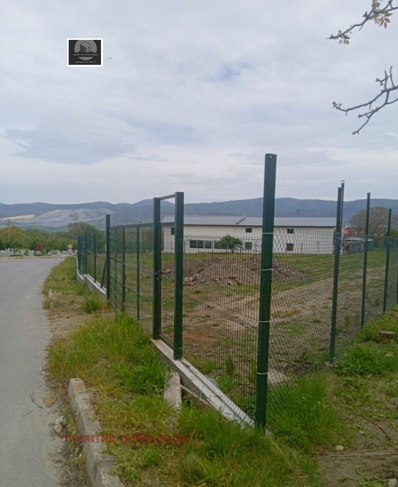 Дава под Наем МЯСТО в област Кюстендил, гр. Сапарева баня - 2000 кв.м / 613.55 € » 1 200 лв., ПОЗИТИВ ТРЕЙД ЕООД