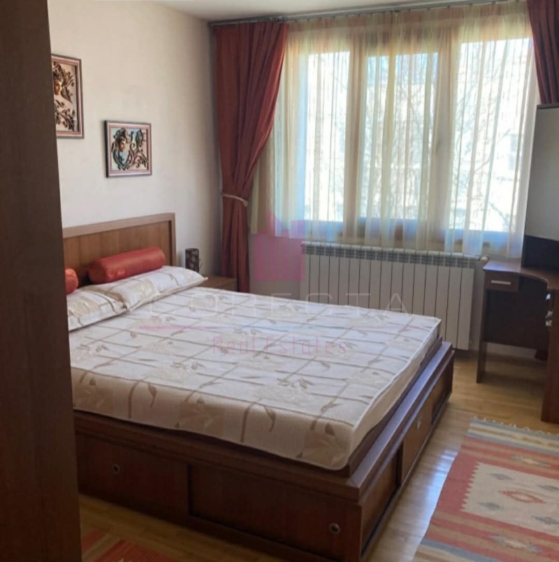 Дава под Наем 3-СТАЕН в град Русе, Широк център - 90 кв.м / 450 € » 880.12 лв., КОРЕКТА ЕСТЕЙТ