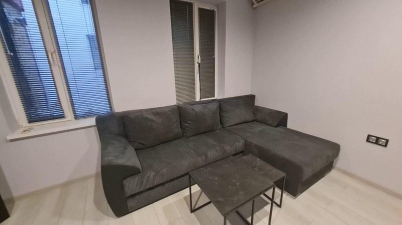 Издаје се  1 спаваћа соба Софија , Центар , 60 м2 | 10459776