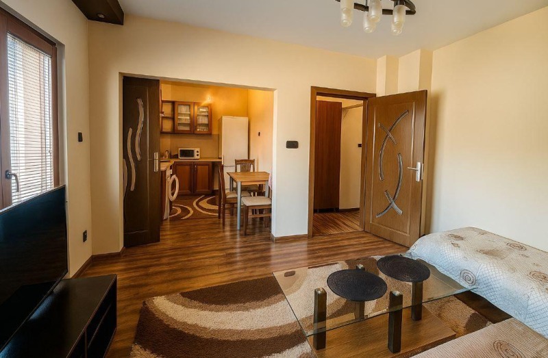 Дава под наем 3-СТАЕН, гр. Варна, ВИНС-Червен площад