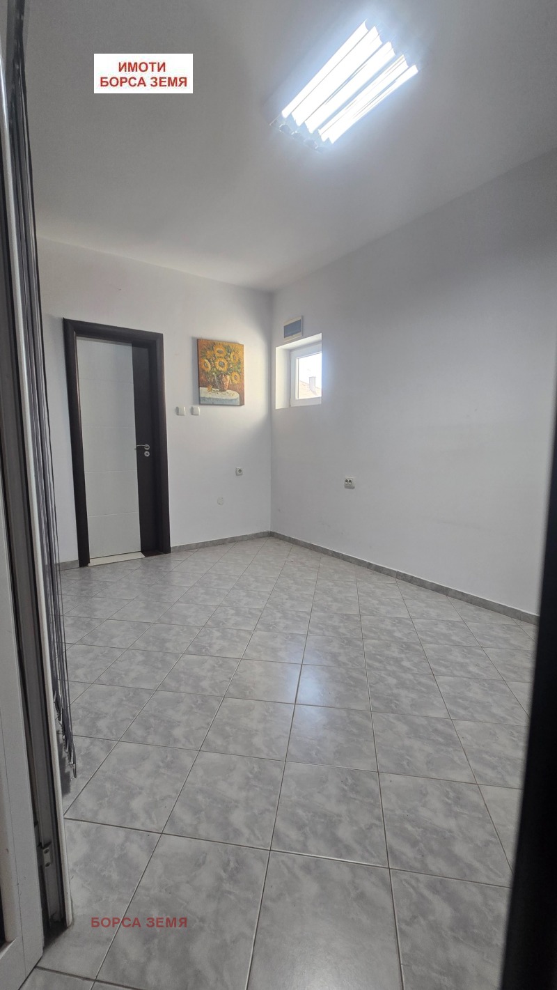 Дава под Наем ОФИС в град Търговище, Център - 25 кв.м / 102.26 € » 200 лв., БОРСА ЗЕМЯ