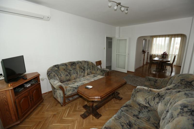 De inchiriat  3+ dormitor Burgas , Țentâr , 140 mp | 68335730 - imagine [3]