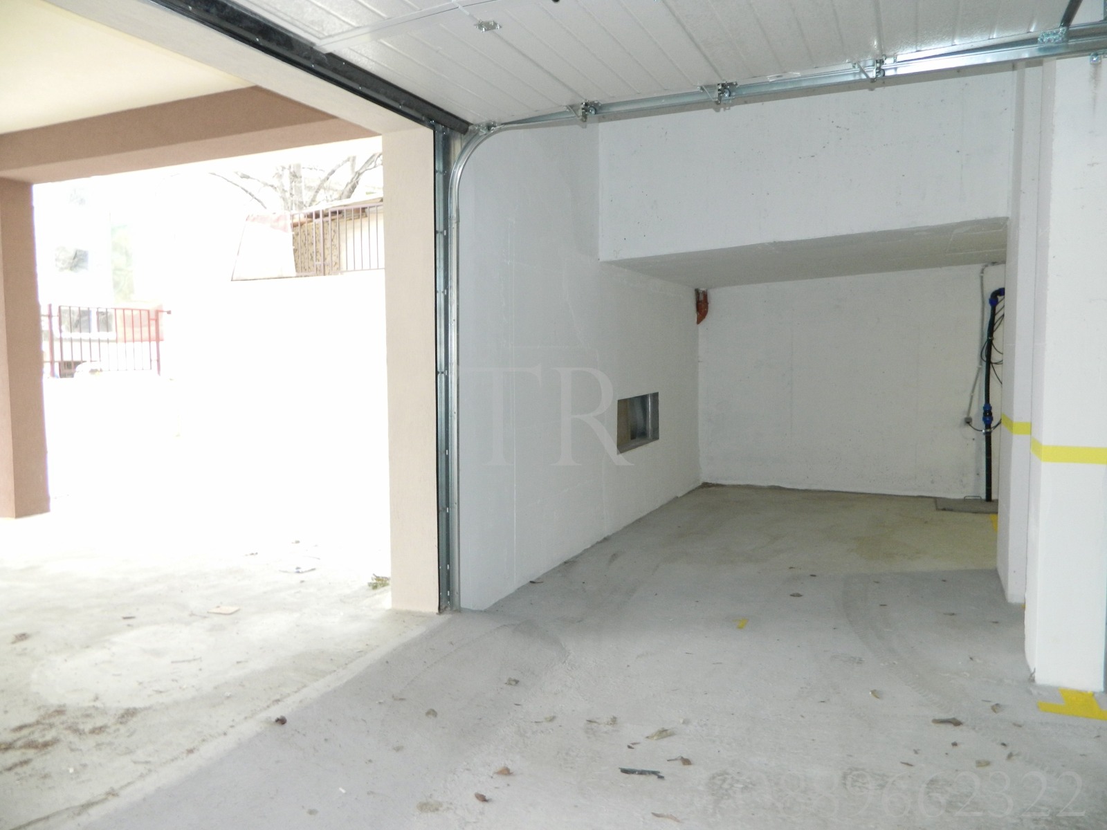 Дава под наем ГАРАЖ, ПАРКОМЯСТО, гр. Бургас, Лазур, снимка 3 - Гаражи и паркоместа - 53619918