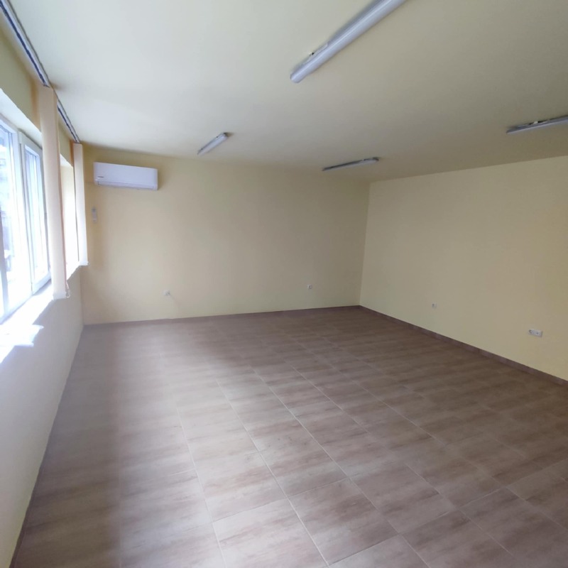 Дава под Наем ОФИС в град Шумен, Център - 47 кв.м / 250 € » 488.96 лв., НОВОДОМЦИ