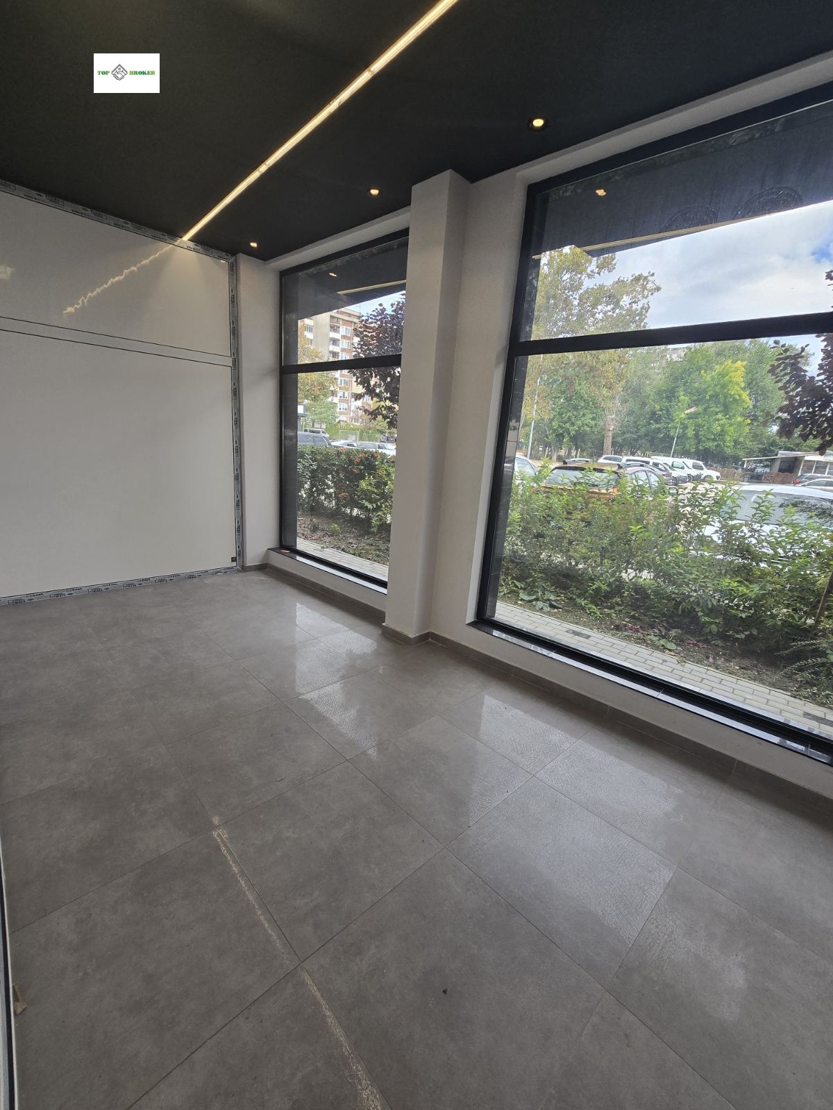 Дава под наем МАГАЗИН, гр. Пловдив, Кючук Париж, снимка 2 - Магазини - 53687074