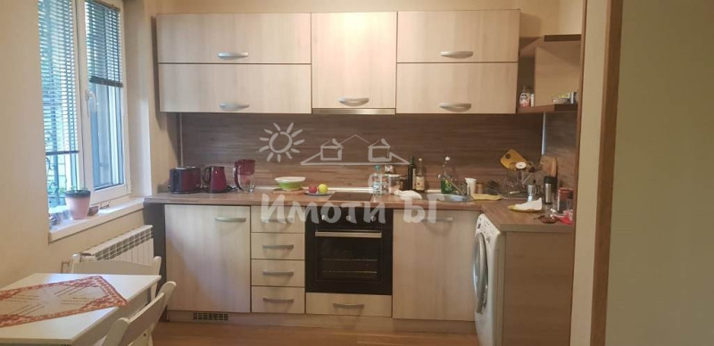 Дава под нем  1-стаен, град София, Център •  500 EUR • ID 22917178 — holmes.bg - [1] 