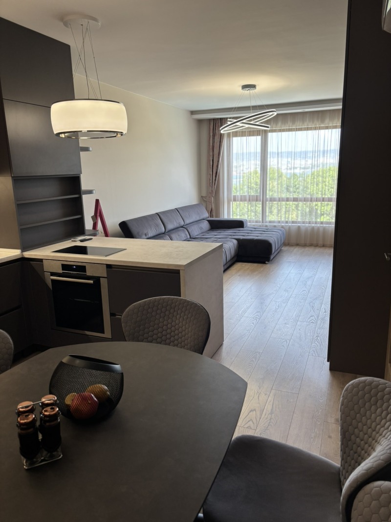 En renta  2 dormitorios Varna , Asparujovo , 100 metros cuadrados | 92438655